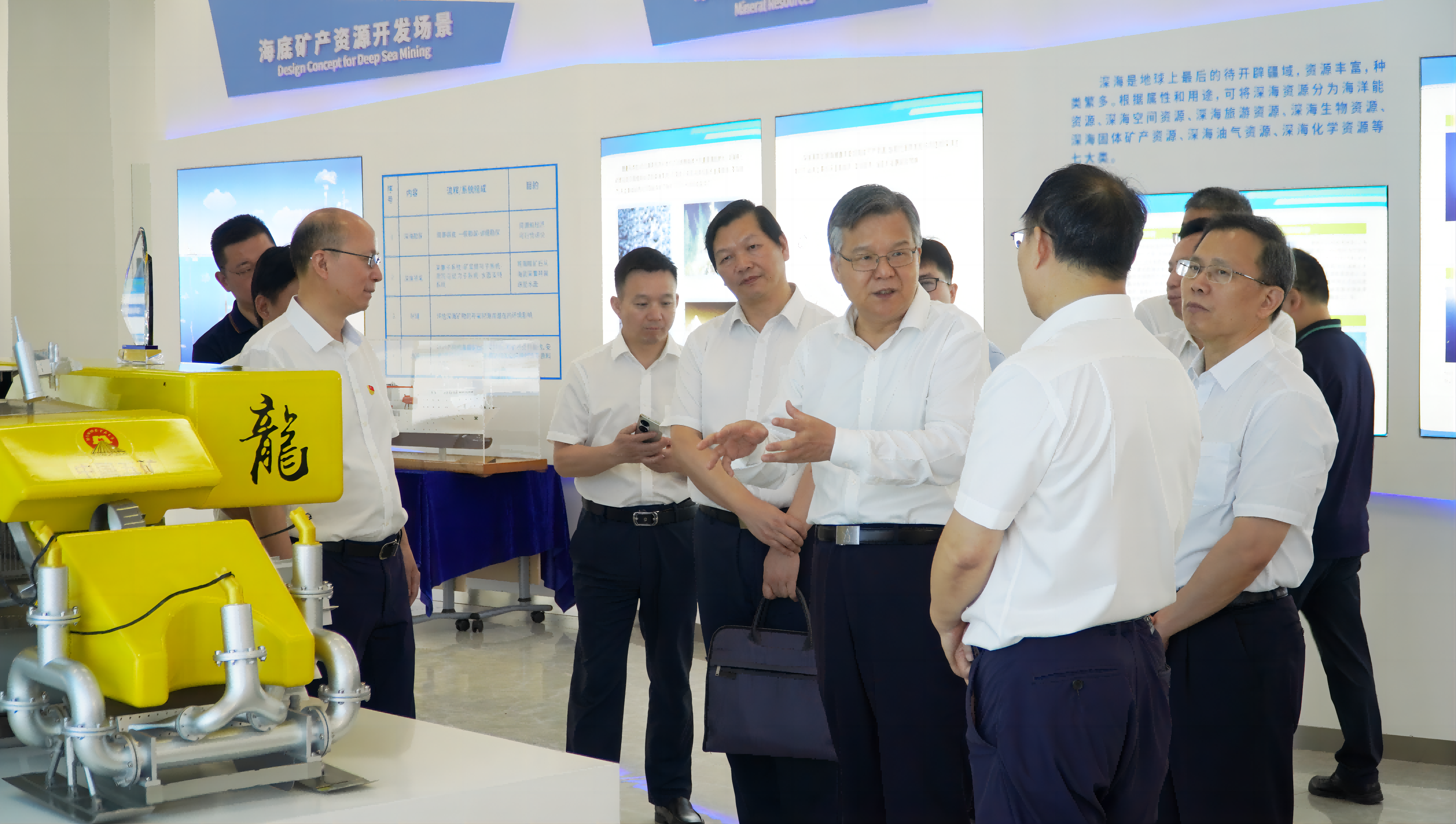 湖南省委常委、常務(wù)副省長李殿勛到長沙礦冶院調(diào)研